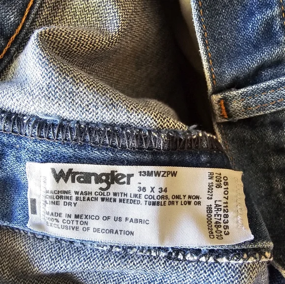 VINTAGE Wrangler 90's Distressed Jeans - Picture 8 of 8